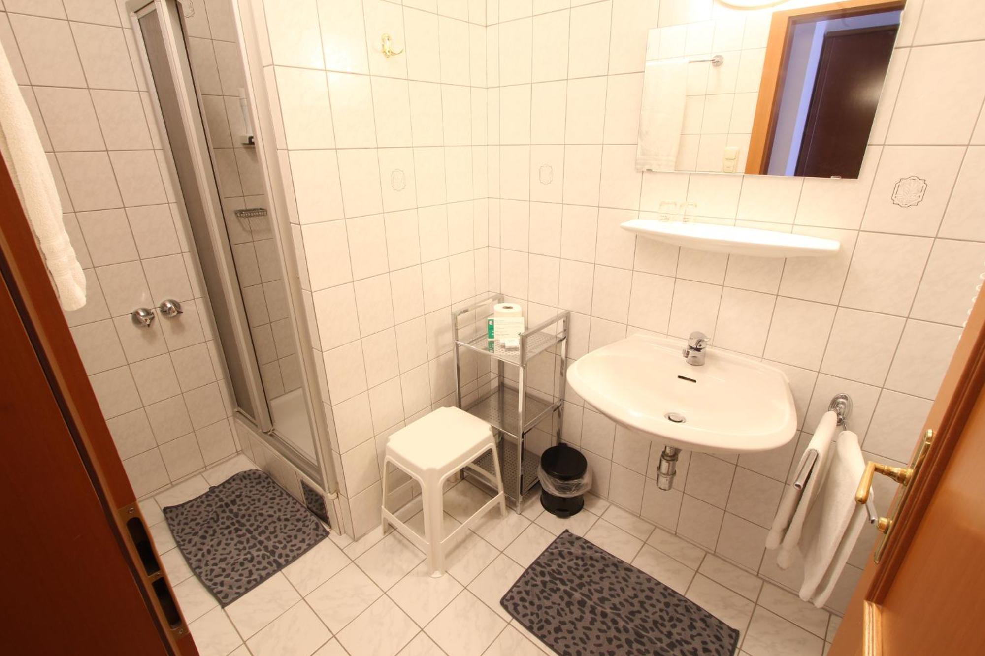 Cprooms24 Miesenbach  エクステリア 写真